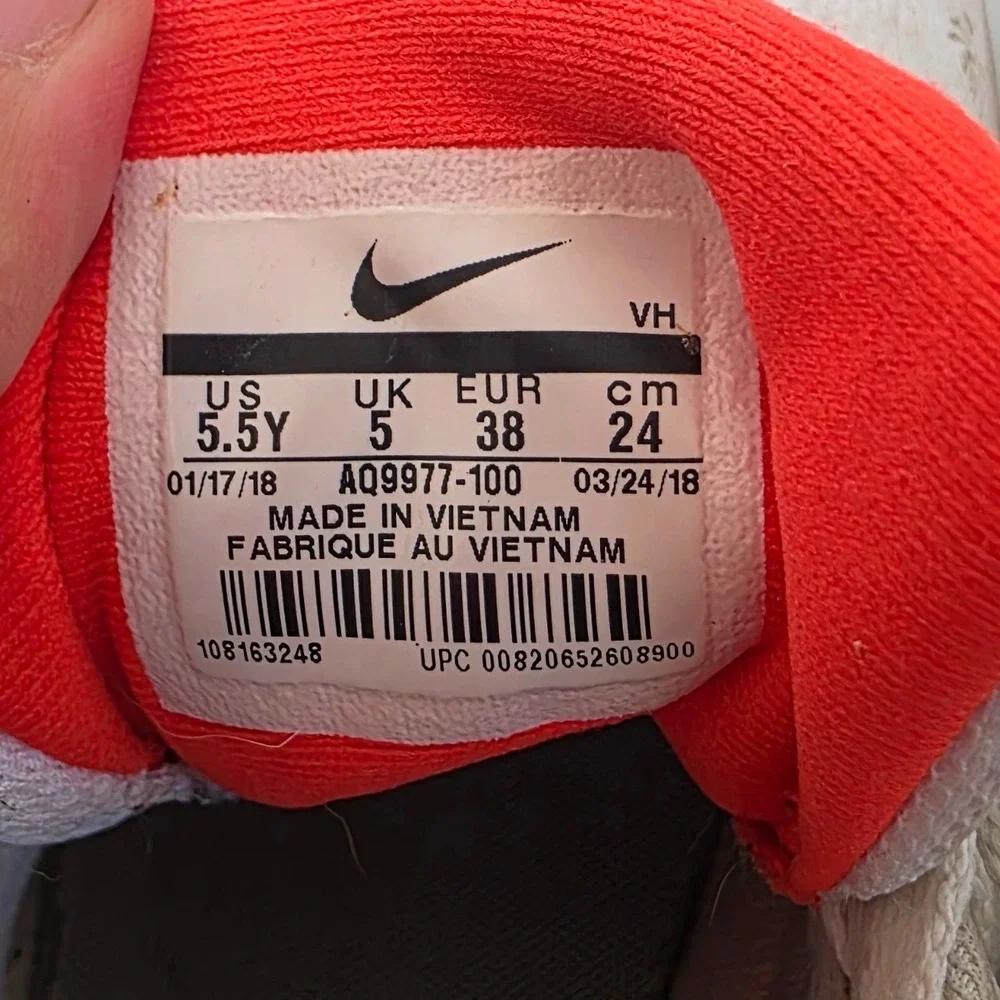 Nike Kids Basketball Shoes White‎ Black Red Logo Strap AQ9977-100 Size 5.5Y